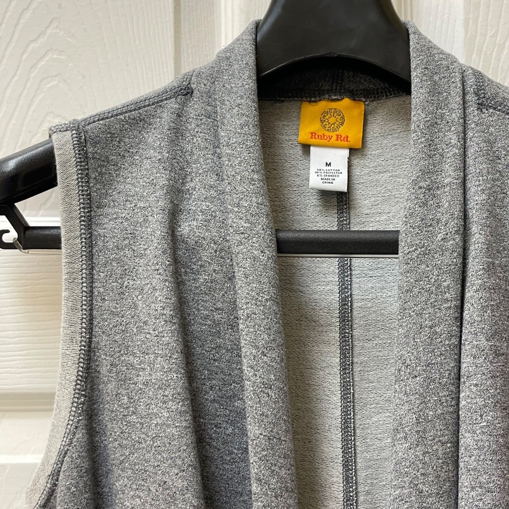 Ruby Rd. Women's‎ Medium Gray Fleece Vest Sleeveless Stretch Fly Away Pockets